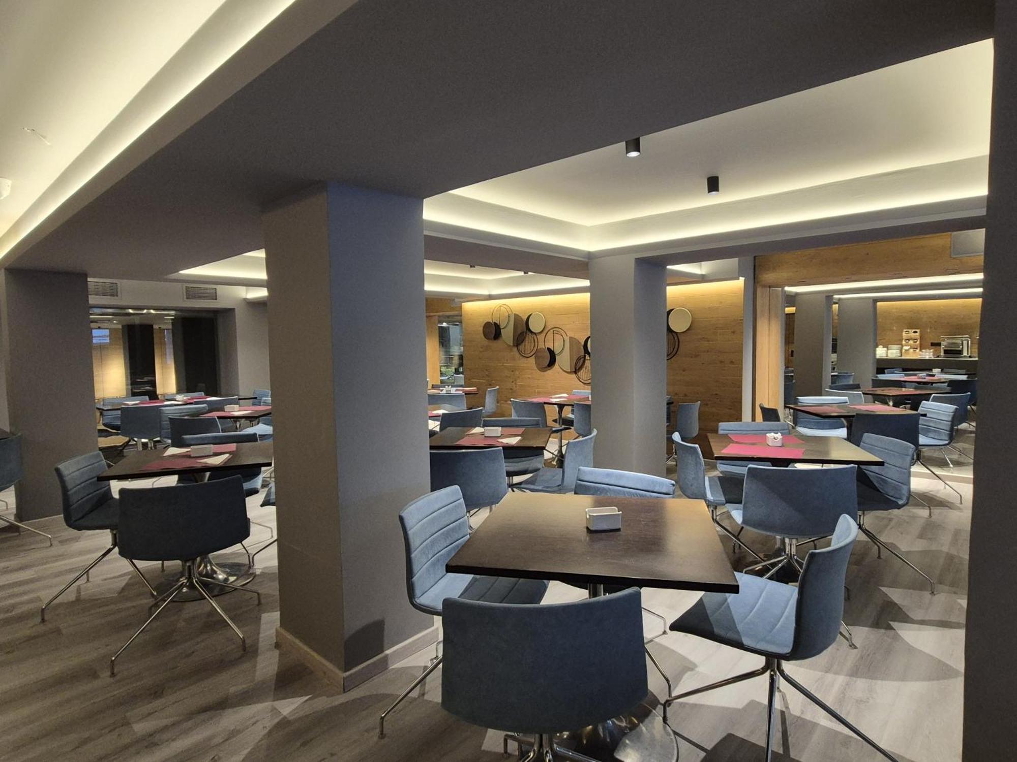 Alassia Hotel Atina Dış mekan fotoğraf